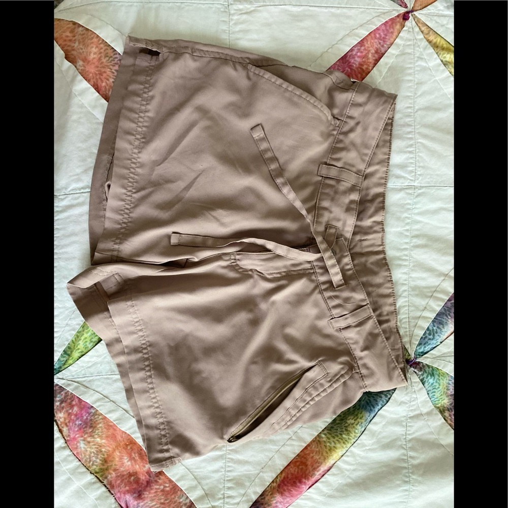 Women’s khaki Magellan Shorts size S